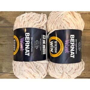 Bernat Velvet Yarn Sandy Cream 2 Skeins Bulky 5 Polyester 10.5oz 315yds 161254